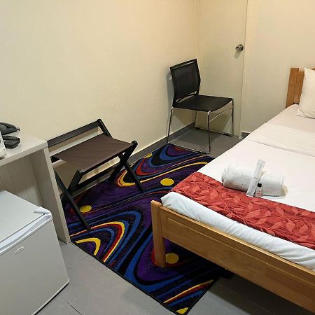 Single Sharing Room And Short Hours Stay At Sandpiper Hotel 新加坡 外观 照片