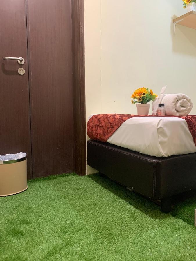 Single Sharing Room And Short Hours Stay At Sandpiper Hotel 新加坡 外观 照片