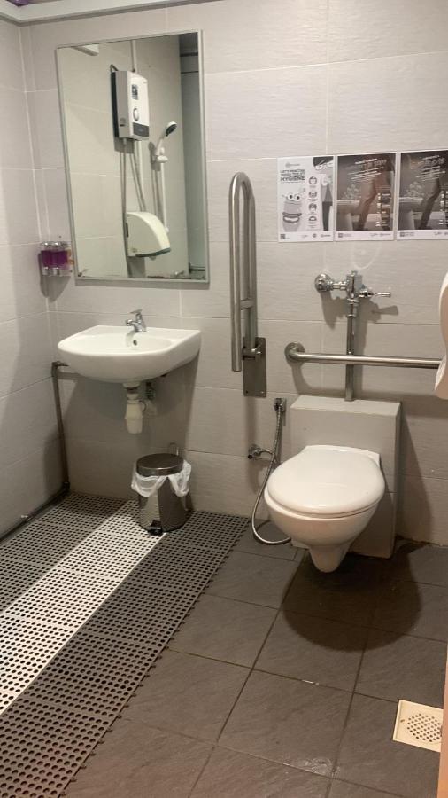 Single Sharing Room And Short Hours Stay At Sandpiper Hotel 新加坡 外观 照片